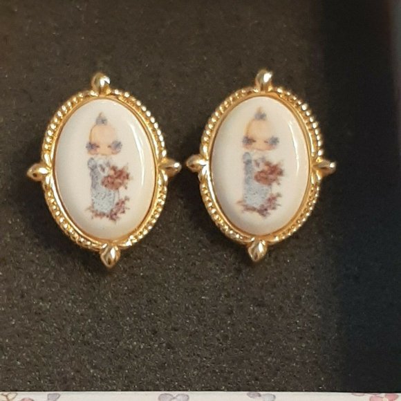 Precious Moments Pierced Earrings Vintage Avon 1999 Surgical Steel Posts Boxed - Picture 3 of 12